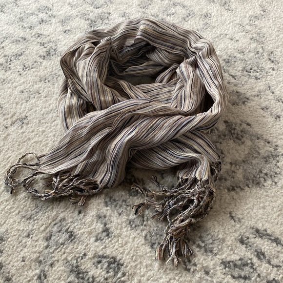 💚 Striped Fringe Scarf - Picture 3 of 4